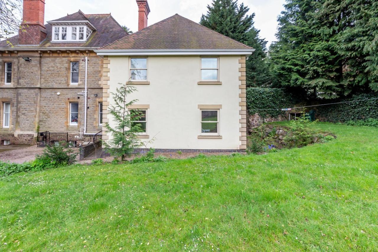 Host & Stay - Hillbrook House Apartment Great Malvern Bagian luar foto