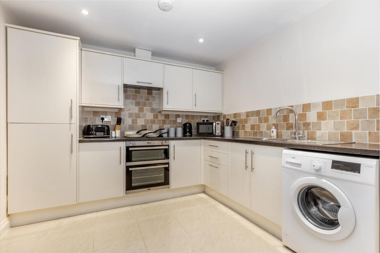 Host & Stay - Hillbrook House Apartment Great Malvern Bagian luar foto