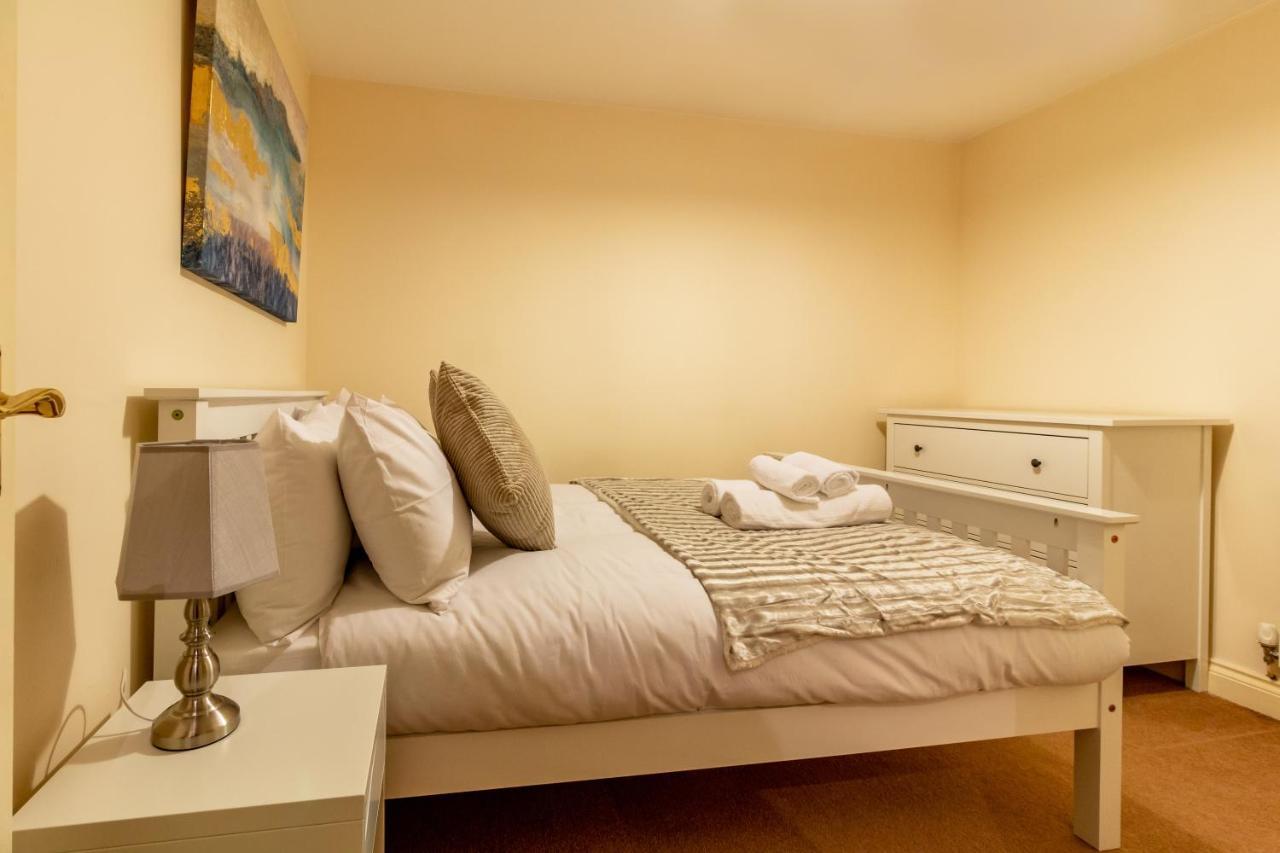 Host & Stay - Hillbrook House Apartment Great Malvern Bagian luar foto