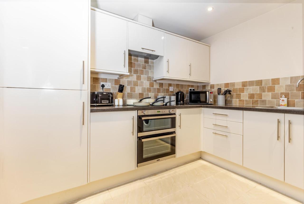 Host & Stay - Hillbrook House Apartment Great Malvern Bagian luar foto