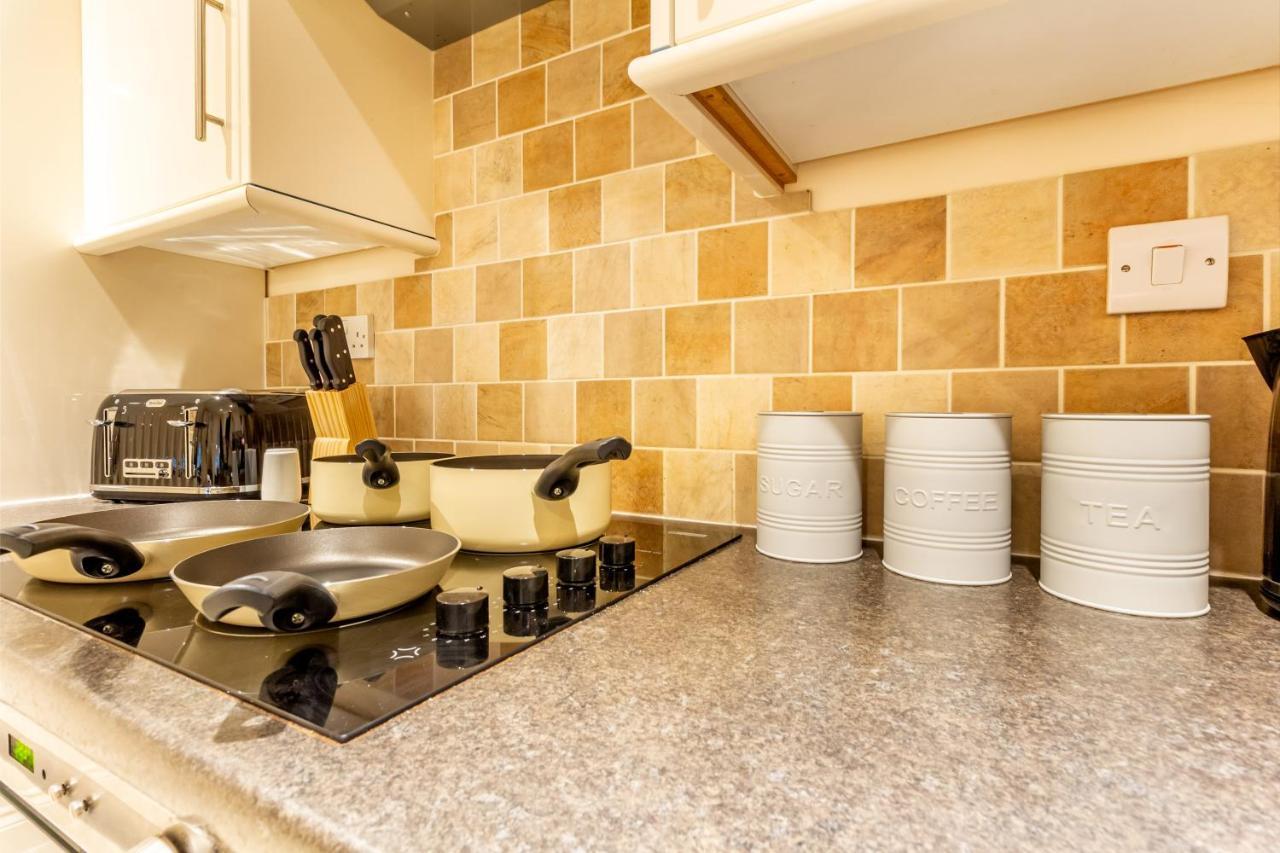 Host & Stay - Hillbrook House Apartment Great Malvern Bagian luar foto