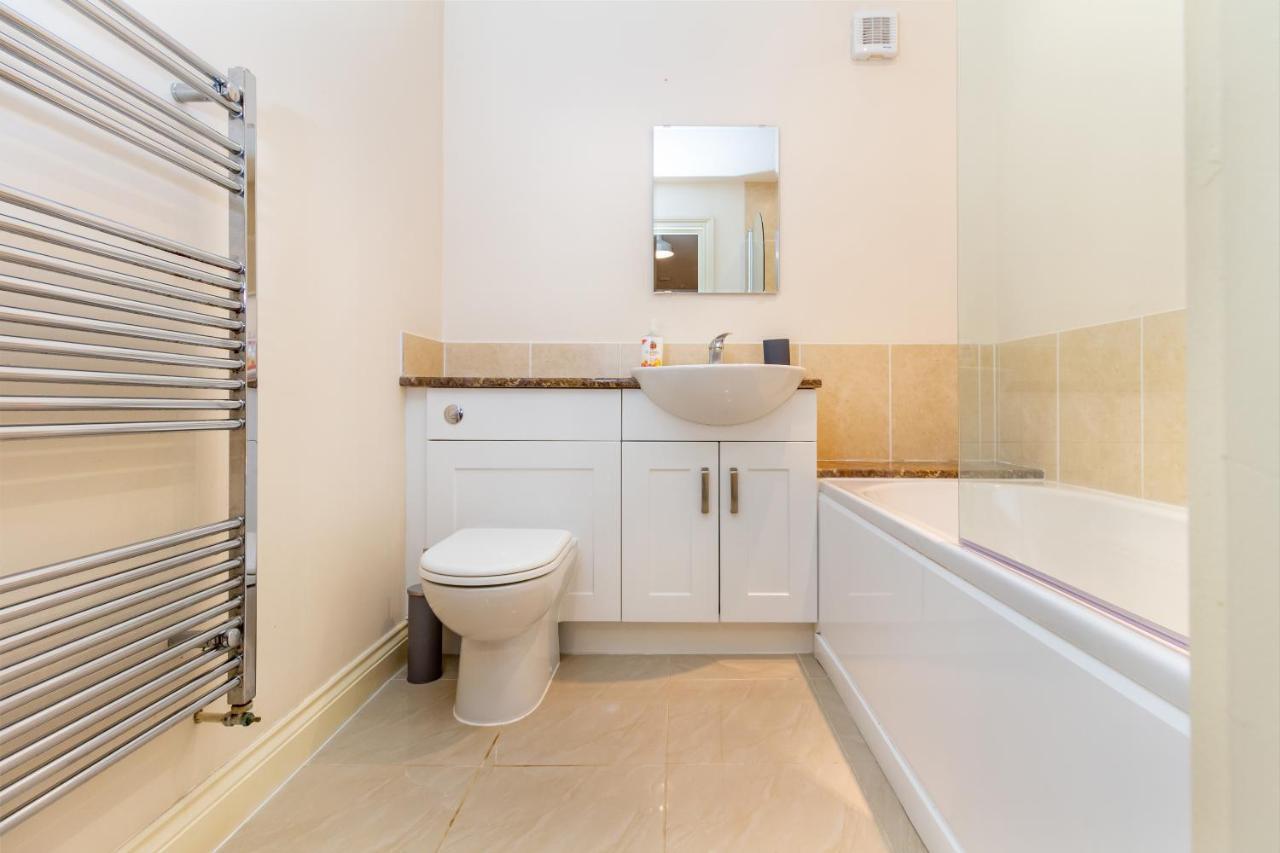 Host & Stay - Hillbrook House Apartment Great Malvern Bagian luar foto