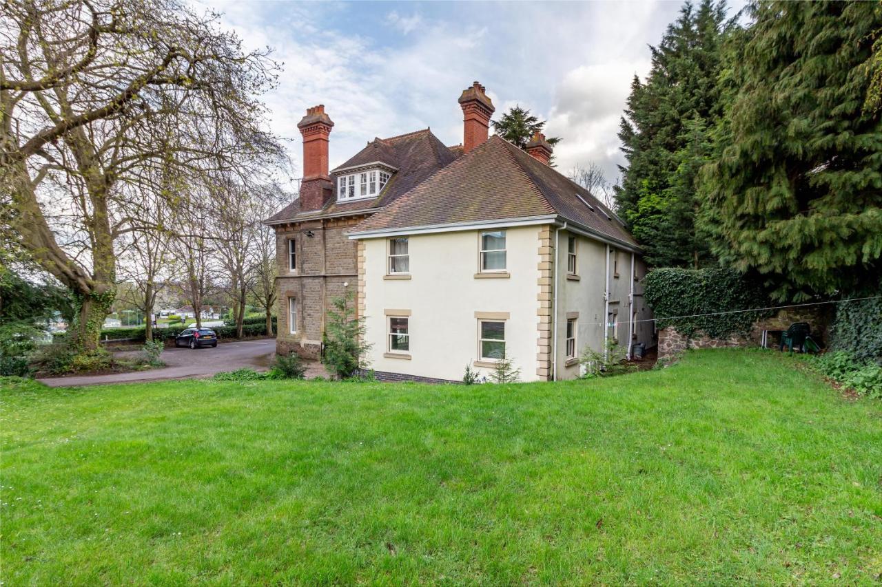 Host & Stay - Hillbrook House Apartment Great Malvern Bagian luar foto