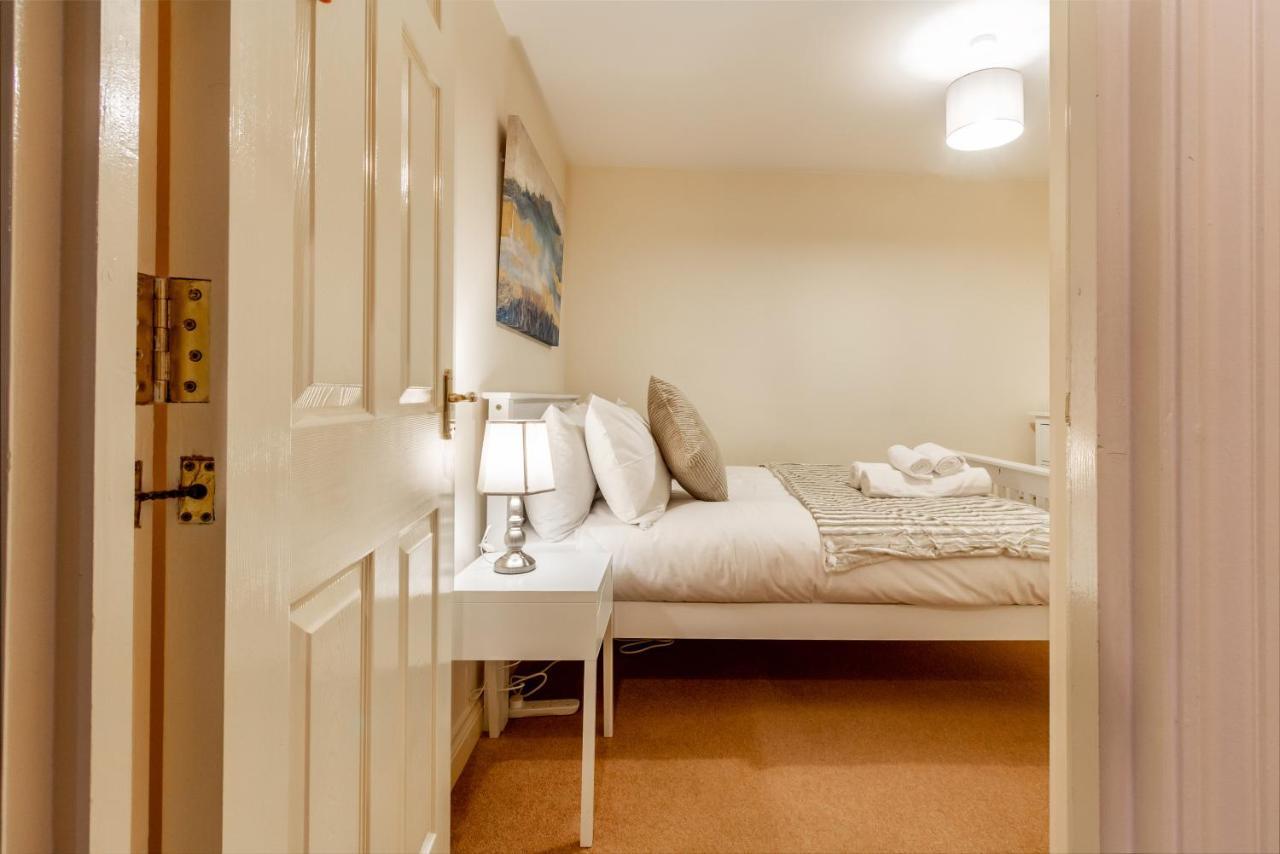 Host & Stay - Hillbrook House Apartment Great Malvern Bagian luar foto