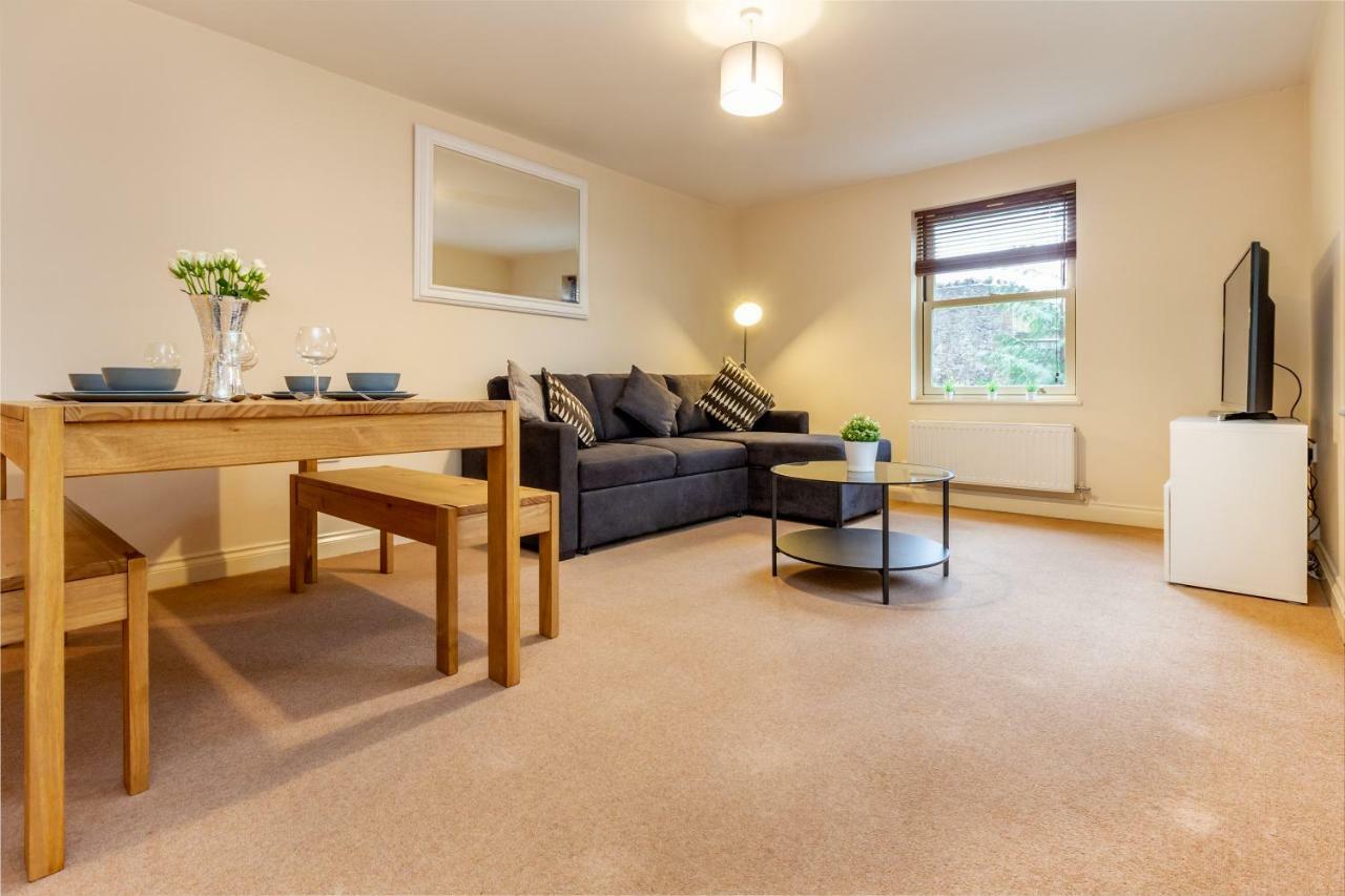 Host & Stay - Hillbrook House Apartment Great Malvern Bagian luar foto